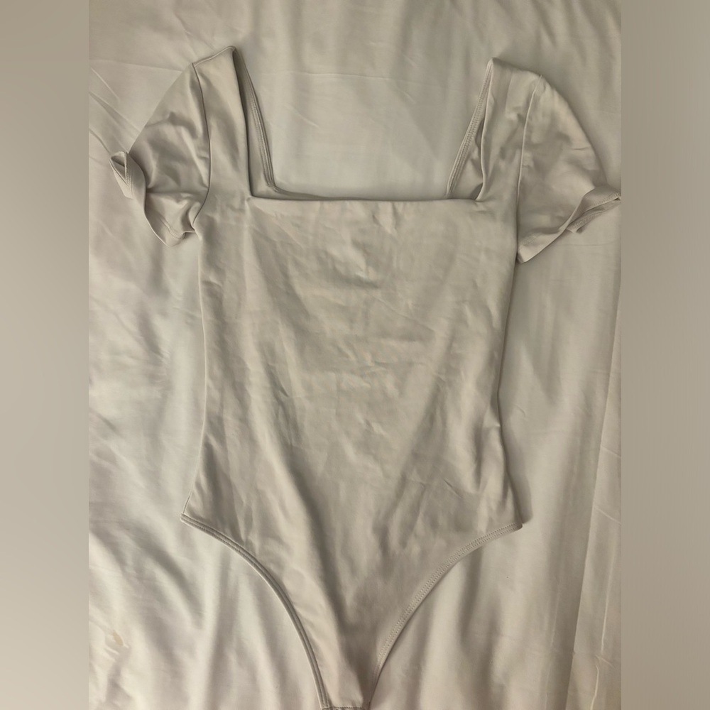 Aritzia Contour Squareneck Shortsleeve Bodysuit
